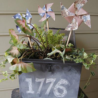 4th of July decorations – Pinwheels and a Banner