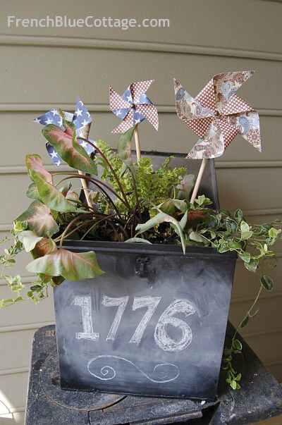 4th of July decorations – Pinwheels and a Banner