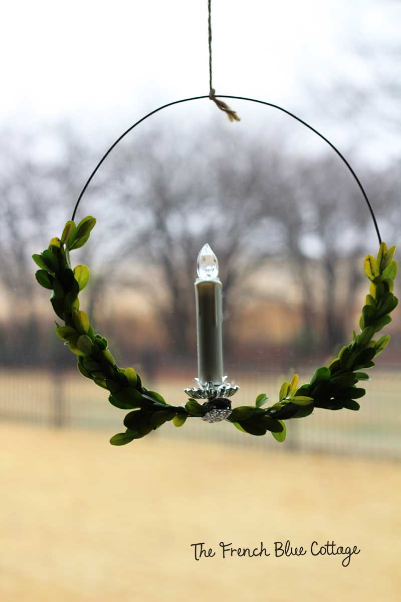 A minimalist Christmas look with a wire candle wreath.