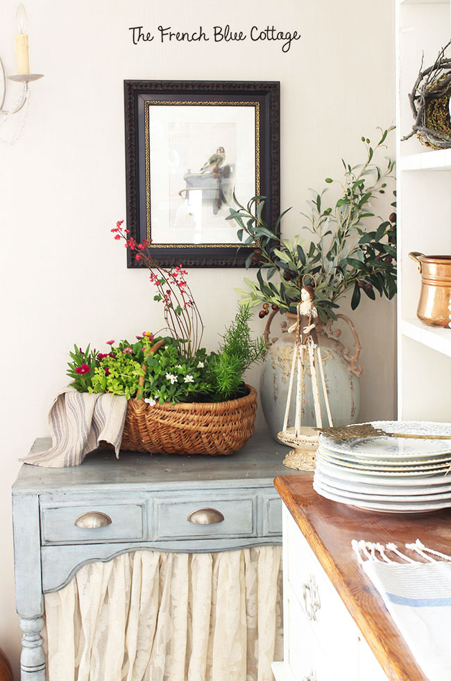 side table spring flowers