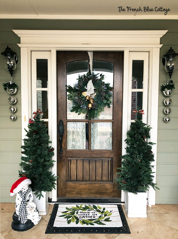 french country christmas decorated homes