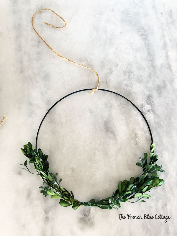 primitive wire wreath with boxwood