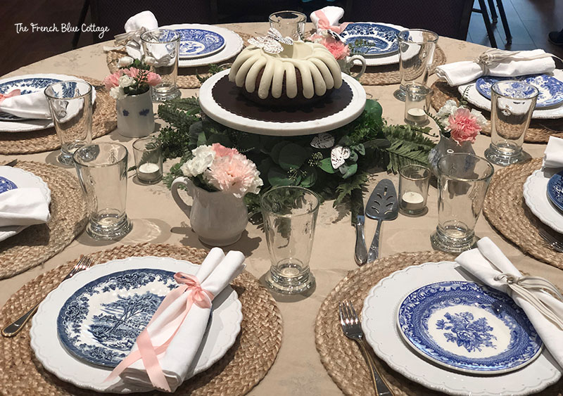 How To Decorate A Round Table, Round Table Place Settings