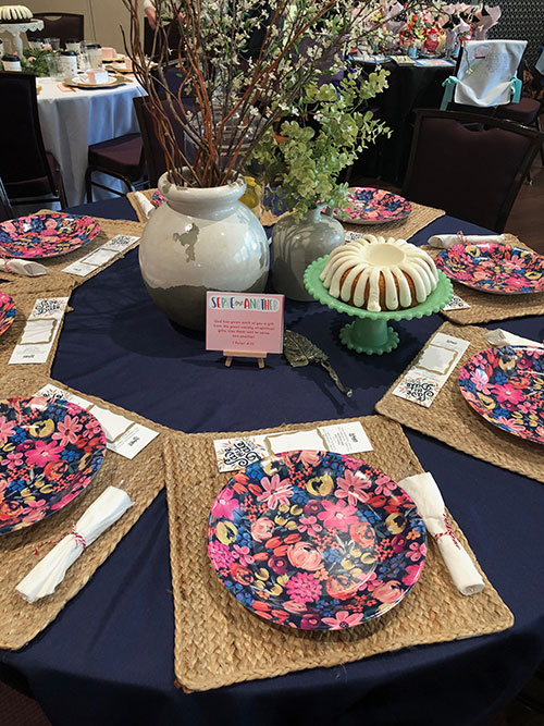 How To Decorate A Round Table, Centerpieces For Round Table