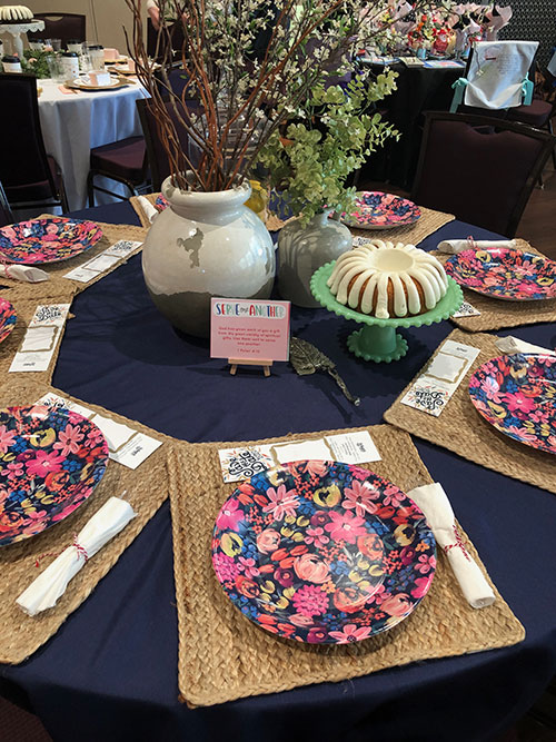 round table setting ideas